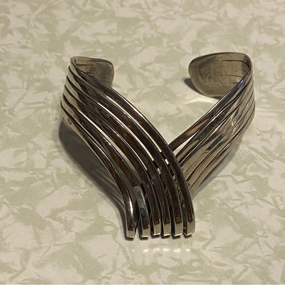 Unique Twisted Metal Cuff Bracelet #6391 - Picture 9 of 10